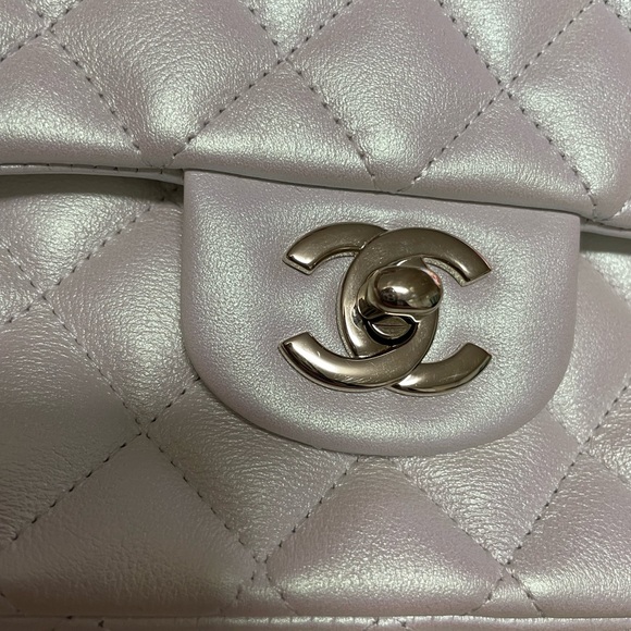 Chanel White Classic Flap Handbag 2021 - Picture 4 of 16